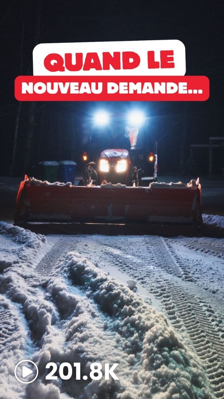 Vignette vidéo — déneigement de nuit à la souffleuse